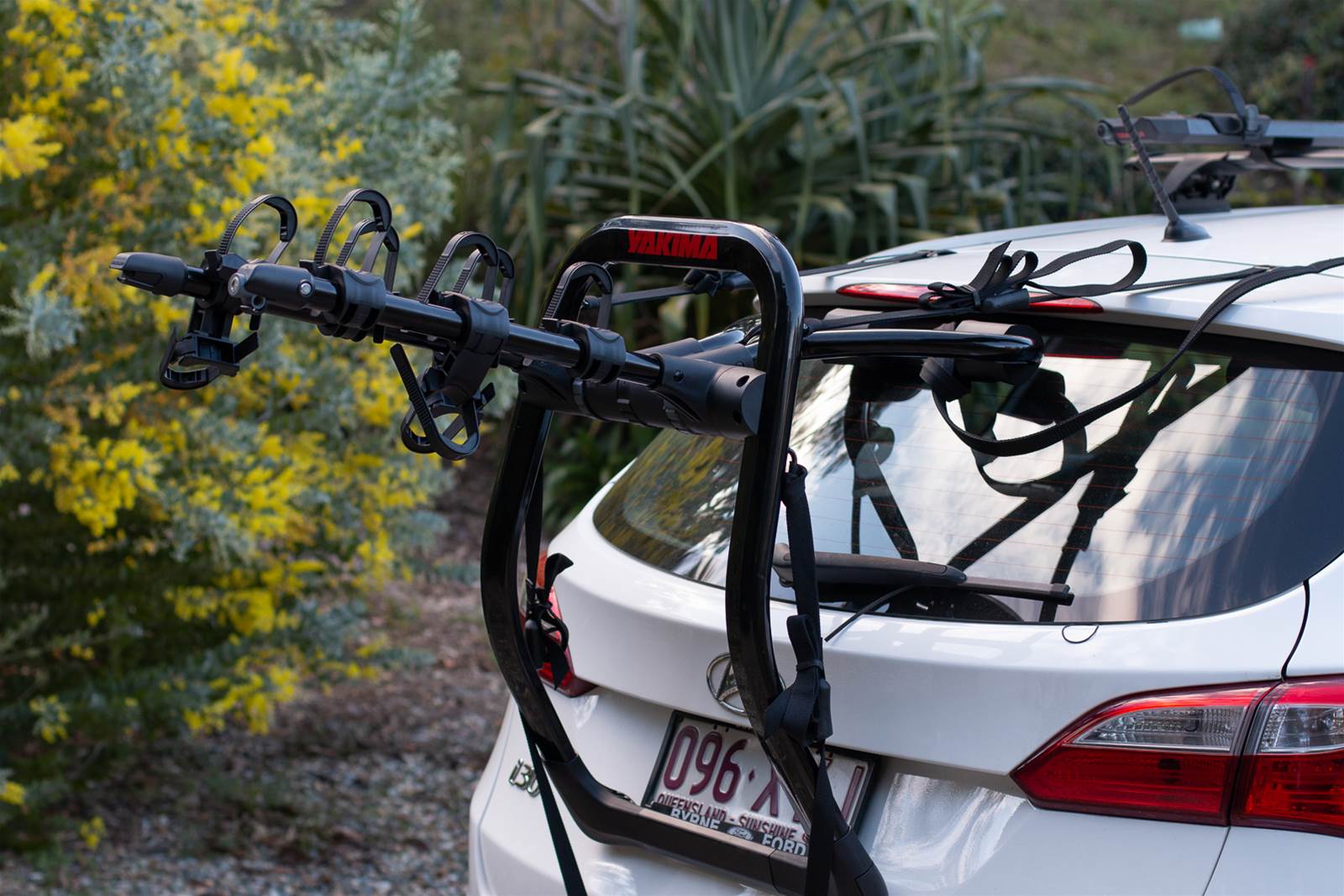 yakima fullback premium trunk bike rack